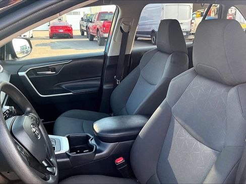Used 2025 Toyota RAV4 XLE AWD/4WD image 24