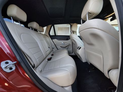 Used 2022 Mercedes-Benz GLC 300 4MATIC image 26