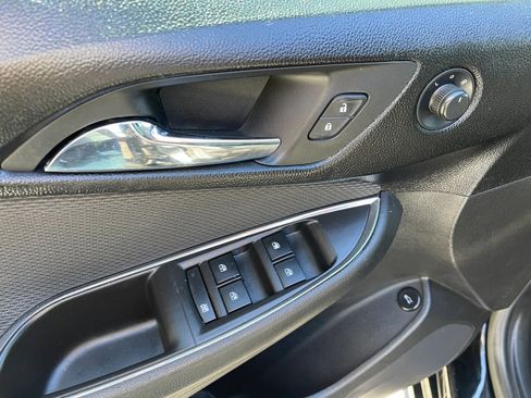 Used 2019 Chevrolet Cruze LS image 17