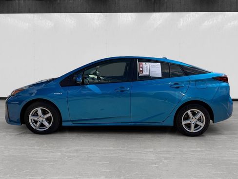 Used 2022 Toyota Prius L Eco FWD image 2