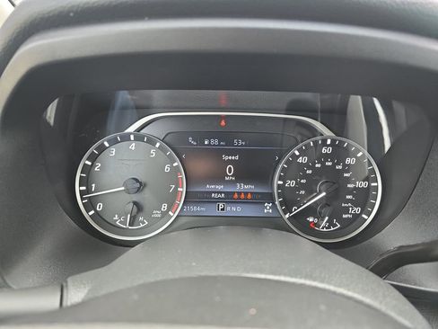 Used 2024 Nissan Titan SV w/ SV Convenience Package image 23