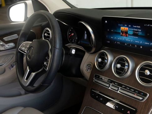 Used 2021 Mercedes-Benz GLC 300 image 29