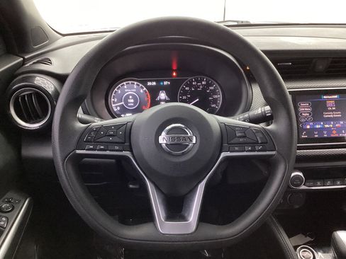 Used 2020 Nissan Kicks SV image 31