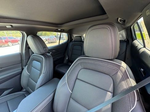 New 2025 Chevrolet Equinox EV LT w/ Convenience Package II FWD image 12