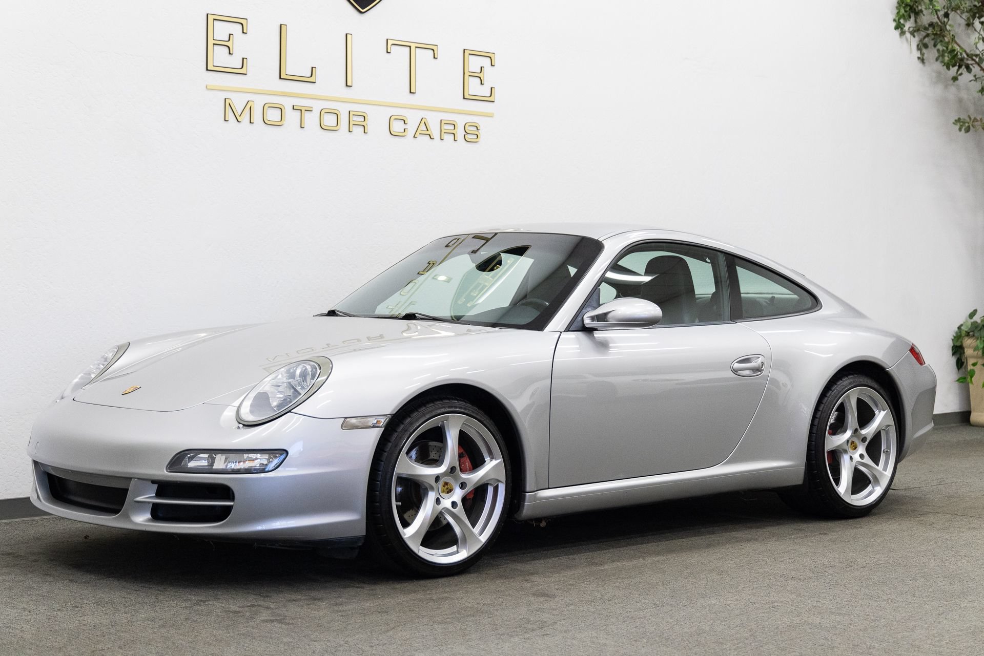 Used 2005 Porsche 911 Carrera RWD image 1