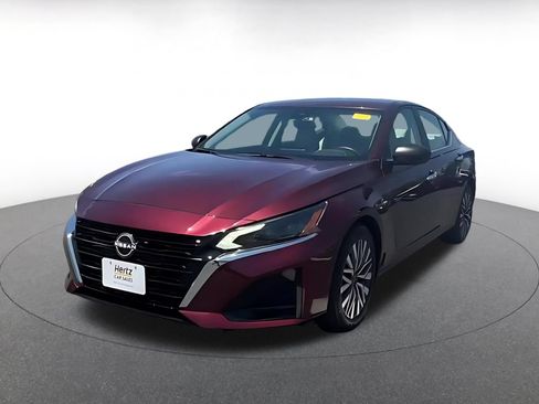 Used 2025 Nissan Altima 2.5 SV FWD image 5