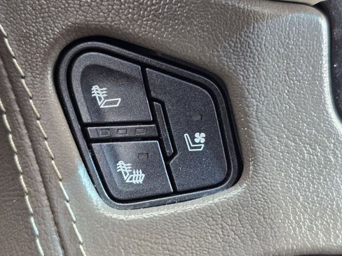 Used 2017 GMC Yukon XL Denali w/ Open Road Package image 9