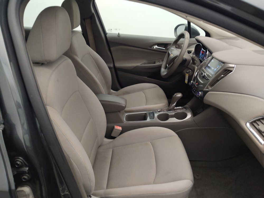 Used 2017 Chevrolet Cruze LT FWD image 21