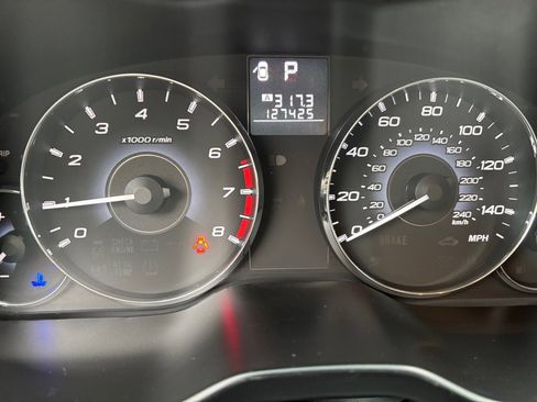 Used 2011 Subaru Outback 2.5i Limited image 8