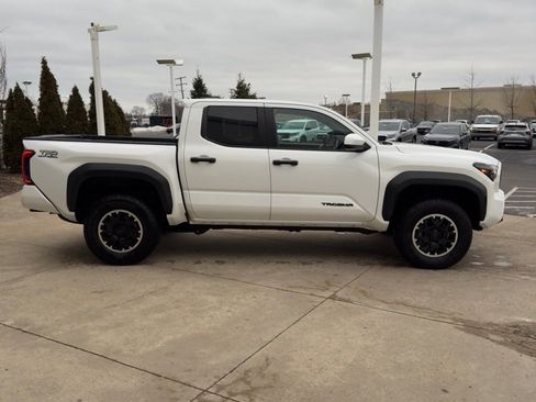 Used 2024 Toyota Tacoma TRD Off-Road image 6