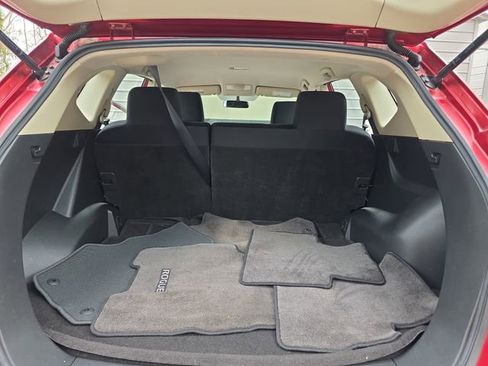 Used 2011 Nissan Rogue S image 28