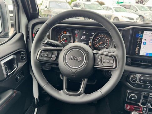 Used 2025 Jeep Wrangler Unlimited Rubicon AWD/4WD image 10