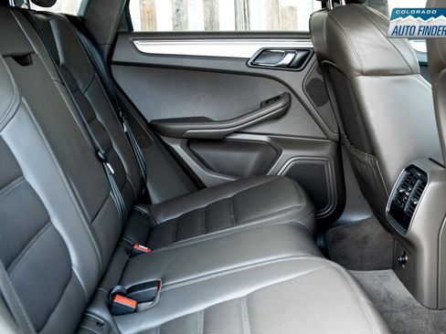 Used 2015 Porsche Macan Turbo image 24