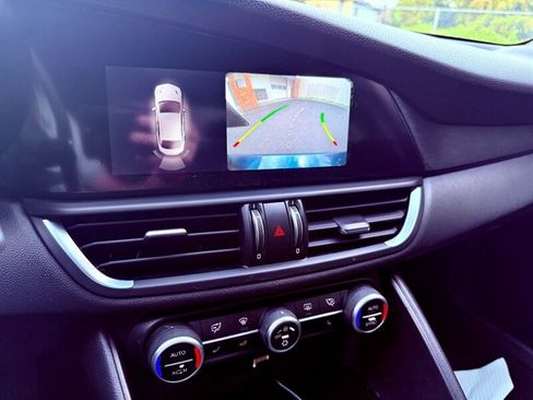 Used 2017 Alfa Romeo Giulia AWD image 11