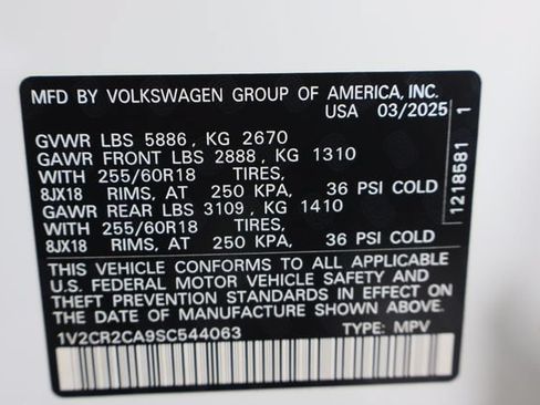 Used 2025 Volkswagen Atlas Peak Edition SE AWD/4WD image 25