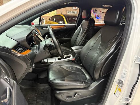 Used 2018 Lincoln MKC Select w/ Select Plus Package FWD image 24