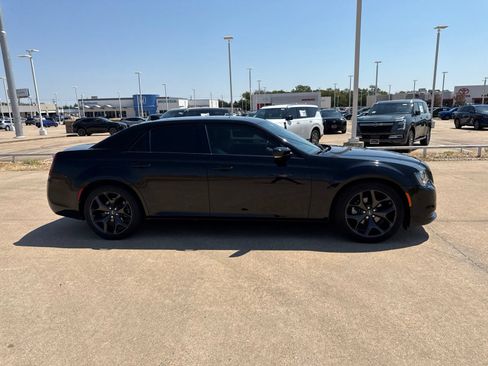 Used 2023 Chrysler 300 S w/ Comfort Group RWD image 13