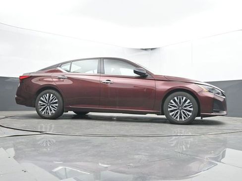 Used 2025 Nissan Altima 2.5 SV FWD image 23
