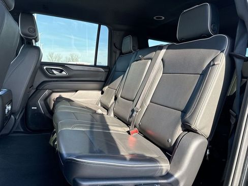 Used 2021 GMC Yukon XL SLT w/ SLT Luxury Package image 23