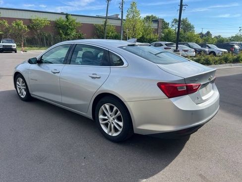 Used 2017 Chevrolet Malibu LT w/ Driver Confidence Package FWD image 6