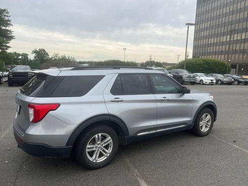 Used 2023 Ford Explorer XLT RWD image 3