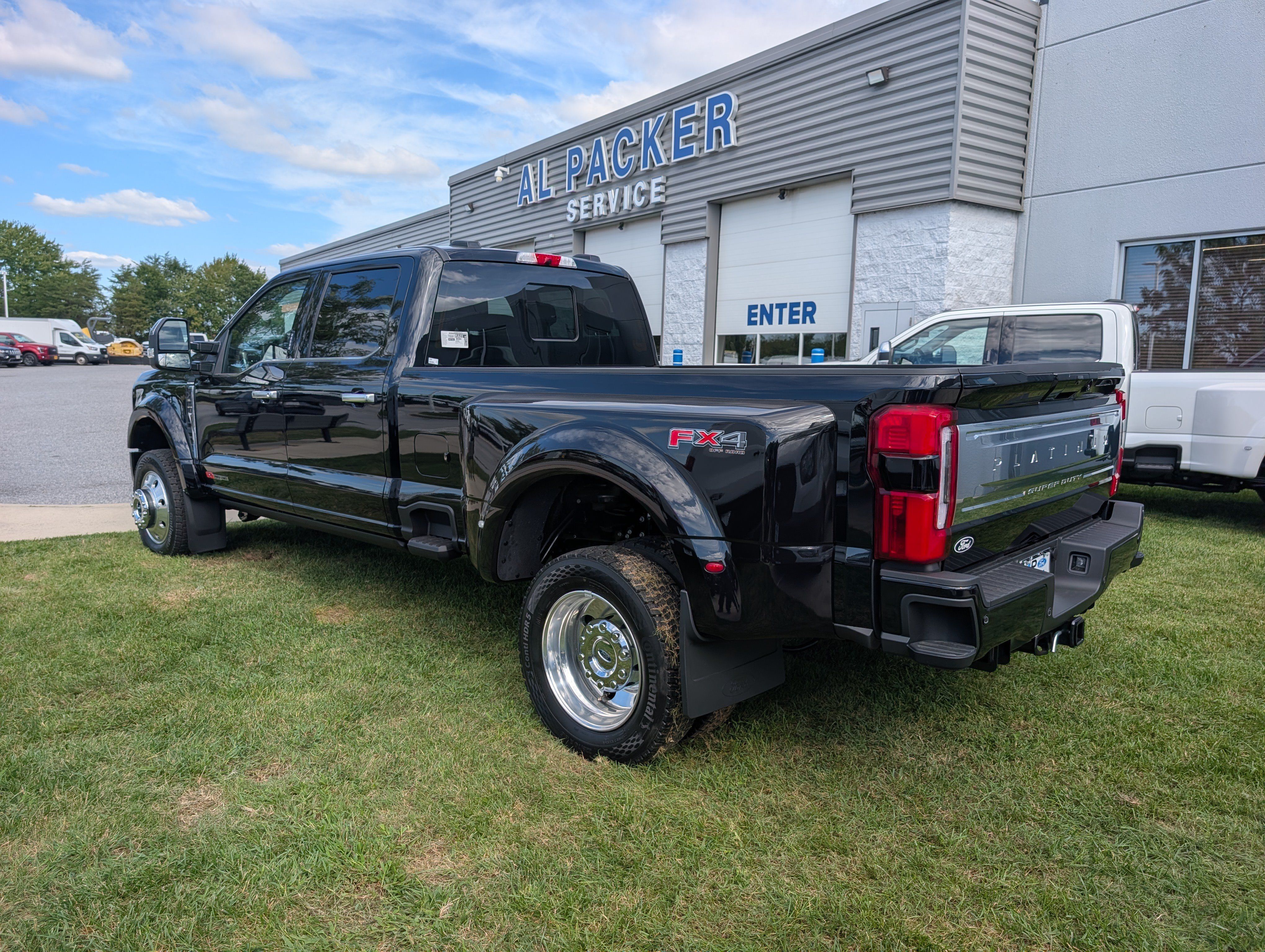 New 2027 Ford F450 Platinum w/ Platinum Plus Package AWD/4WD image 3