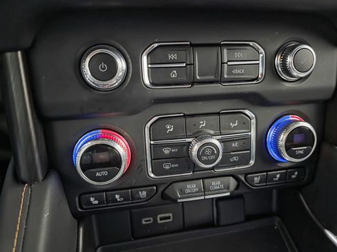 Used 2024 GMC Yukon AT4 AWD/4WD image 20