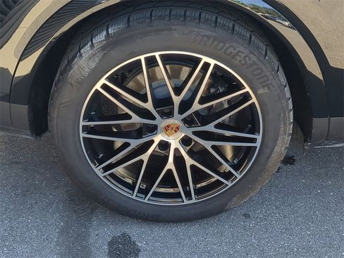 Used 2025 Porsche Cayenne image 14