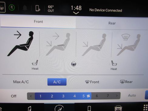 Used 2023 Chrysler Pacifica Touring-L FWD image 34