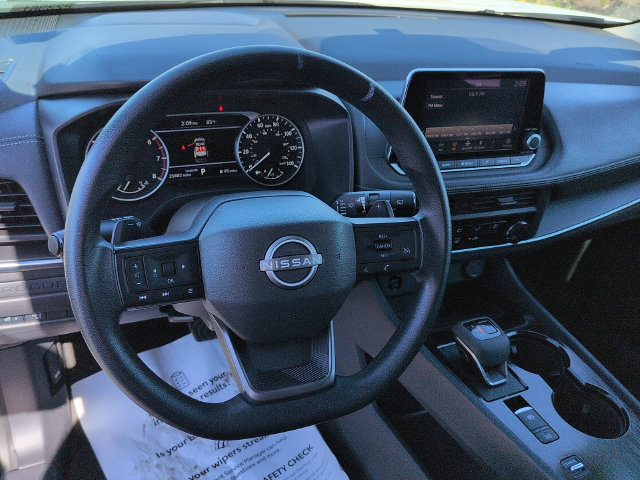 Used 2025 Nissan Rogue S FWD image 12