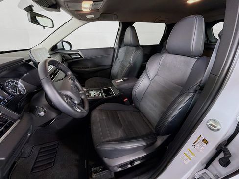 Used 2024 Mitsubishi Outlander SE image 12