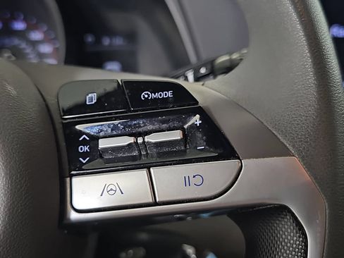 Used 2021 Hyundai Elantra SE FWD image 17