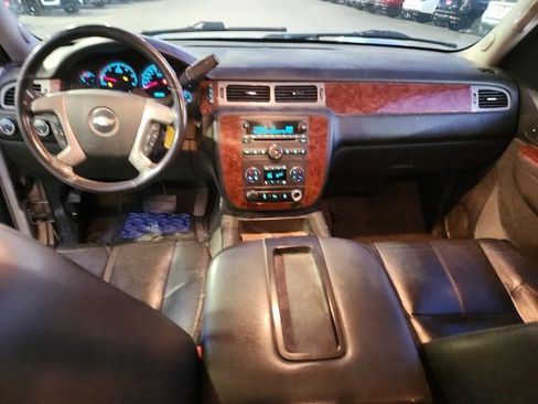 Used 2014 Chevrolet Suburban LT image 18