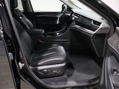 Used 2023 Jeep Grand Cherokee Limited image 22