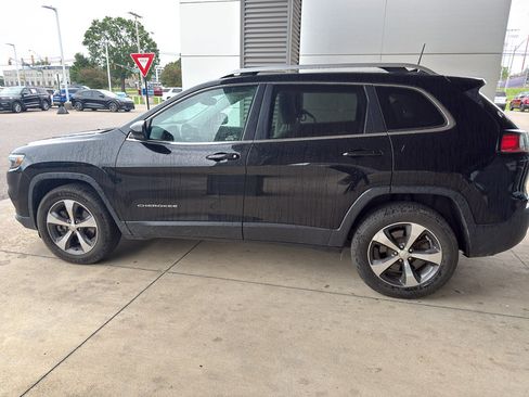 Used 2019 Jeep Cherokee Limited w/ Trailer Tow Group AWD/4WD image 6