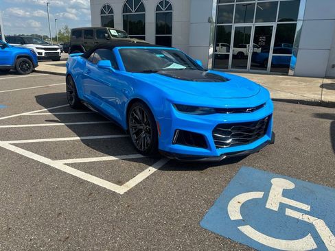 Used 2022 Chevrolet Camaro ZL1 RWD image 3