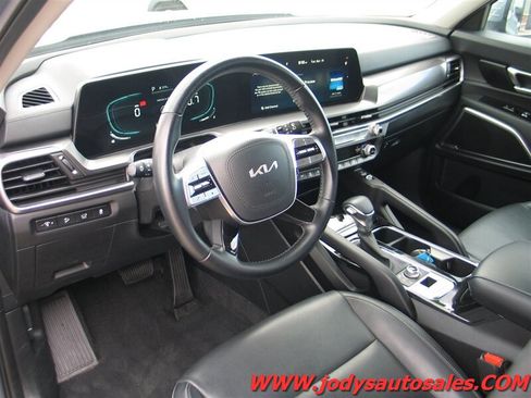Used 2025 Kia Telluride S AWD/4WD image 2