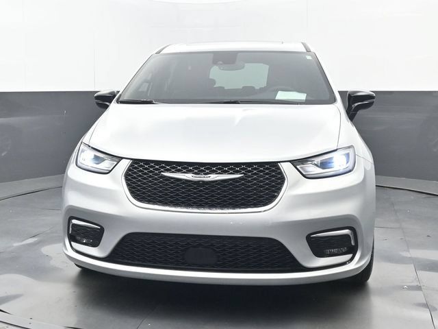 Used 2026 Chrysler Pacifica Limited FWD image 21