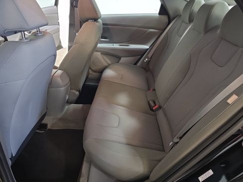 Used 2025 Hyundai Elantra SE image 29