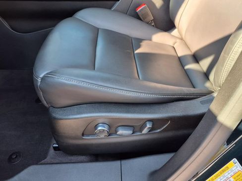Used 2024 Cadillac XT4 Premium Luxury w/ Cold Weather Package AWD/4WD image 22