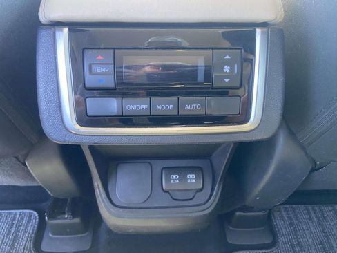 Used 2021 Subaru Ascent Premium w/ Convenience Package image 16