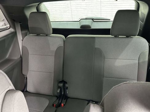 Used 2023 Chevrolet Traverse LT image 16