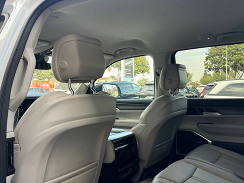 Used 2024 Jeep Wagoneer L Series II RWD image 17