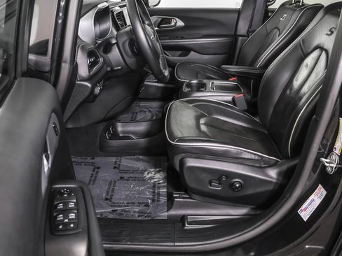 Used 2018 Chrysler Pacifica Limited w/ S Appearance Package image 27