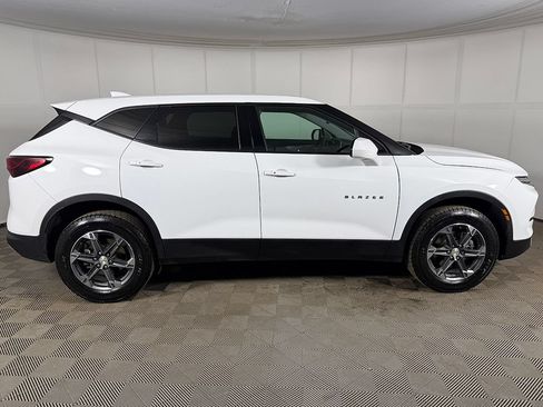 Used 2025 Chevrolet Blazer LT AWD/4WD image 12