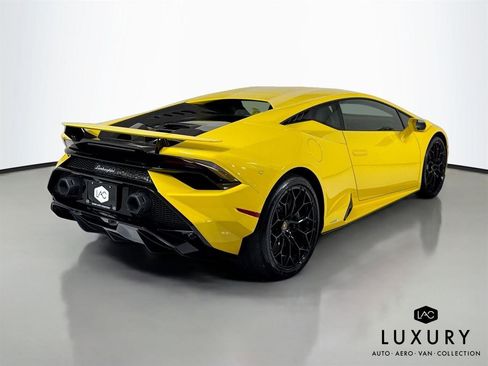 Used 2024 Lamborghini Huracan Tecnica RWD image 8
