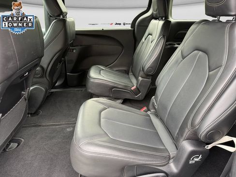 Used 2025 Chrysler Pacifica Select FWD image 13