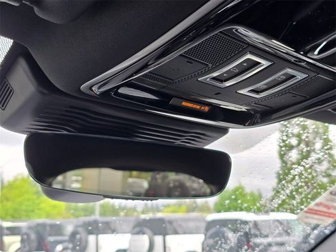 New 2026 Land Rover Range Rover Velar Dynamic SE image 16