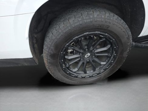 Used 2023 GMC Yukon AT4 AWD/4WD image 36
