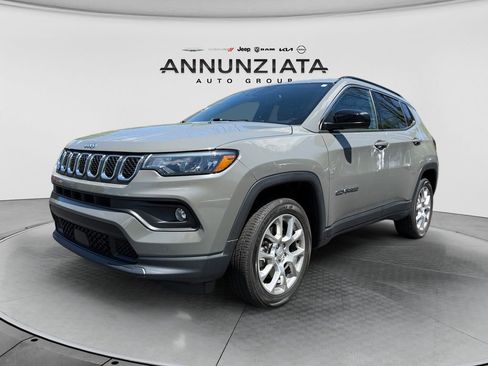 Used 2023 Jeep Compass Latitude w/ Sun and Sound Group AWD/4WD image 1